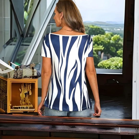 NWT !! Casual Summer Short Sleeve Striped Knit Top 💖💖 - Picture 11 of 16